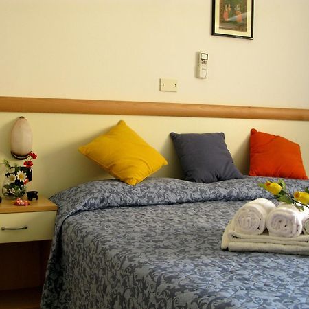 Hotel Sorriso Каттолика Экстерьер фото