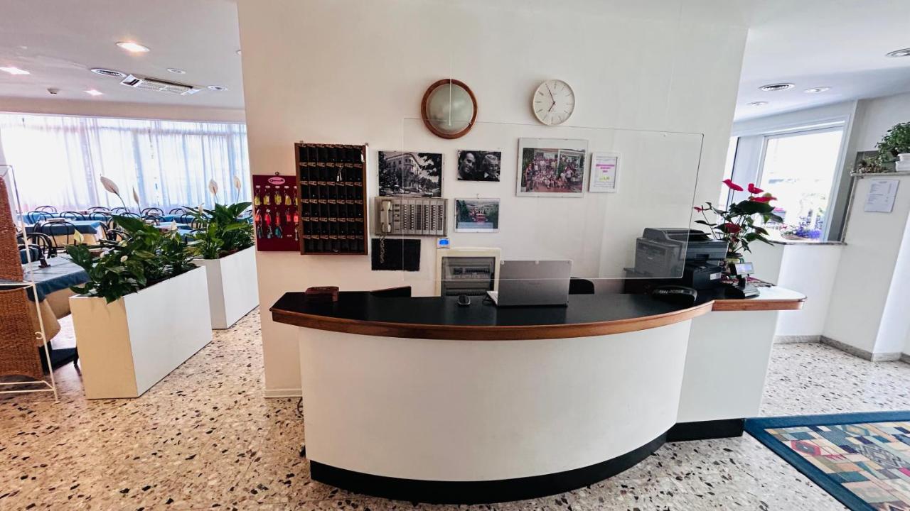 Hotel Sorriso Каттолика Экстерьер фото