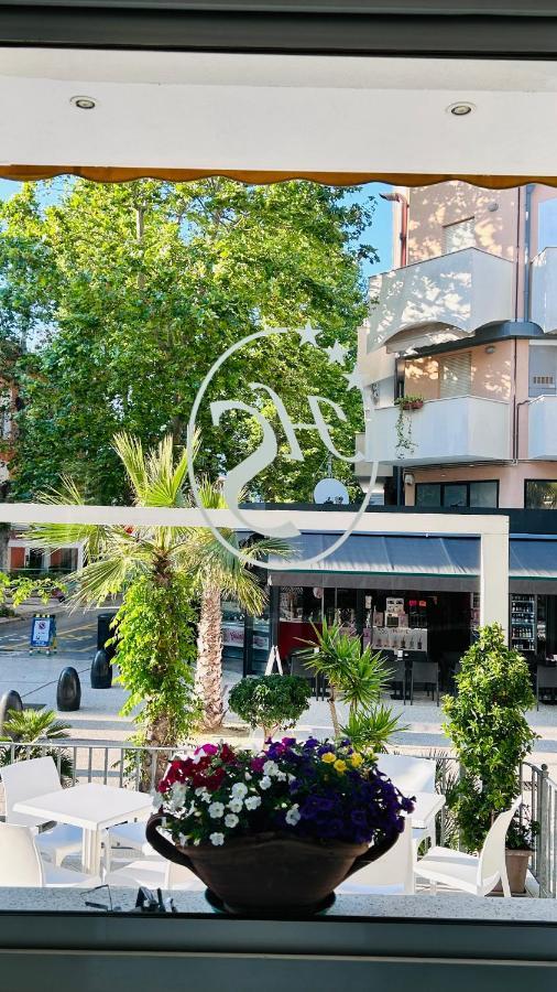 Hotel Sorriso Каттолика Экстерьер фото