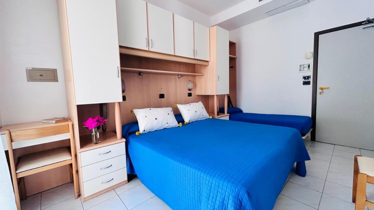 Hotel Sorriso Каттолика Экстерьер фото