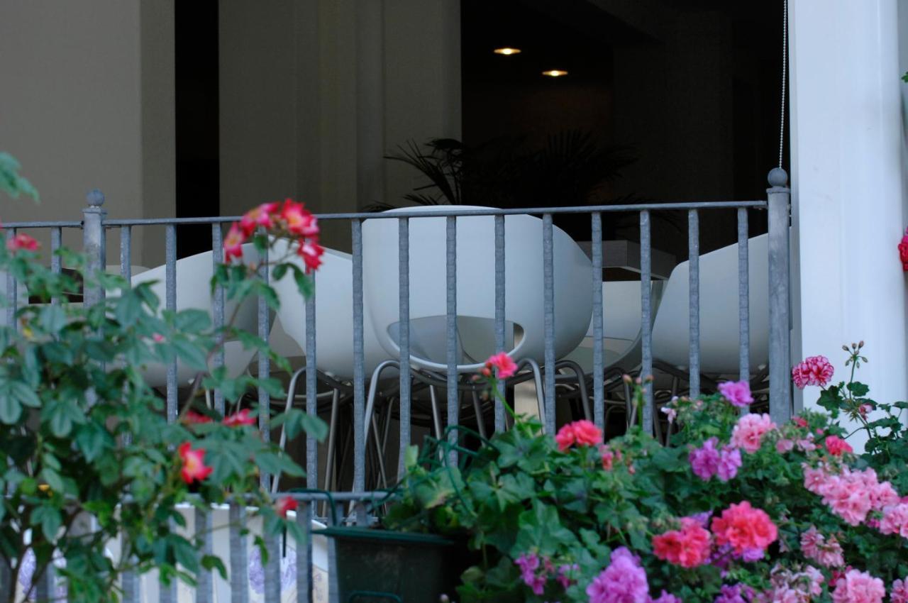 Hotel Sorriso Каттолика Экстерьер фото