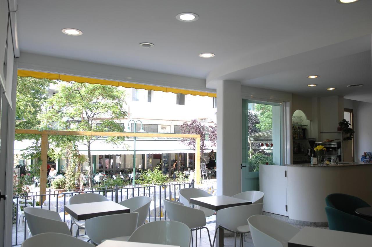 Hotel Sorriso Каттолика Экстерьер фото