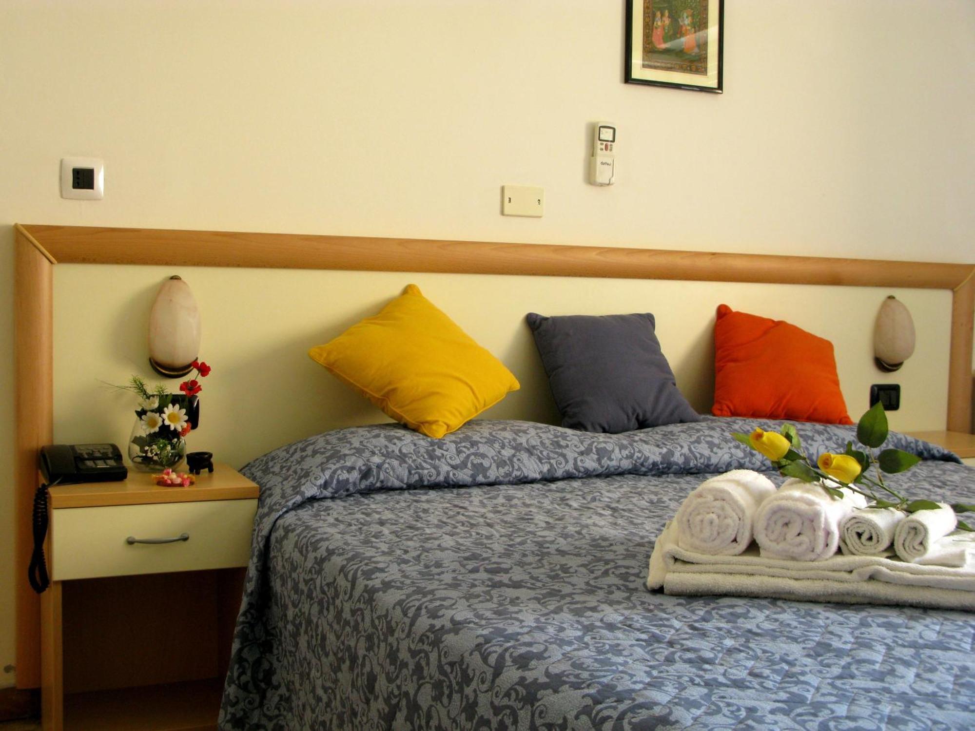 Hotel Sorriso Каттолика Экстерьер фото